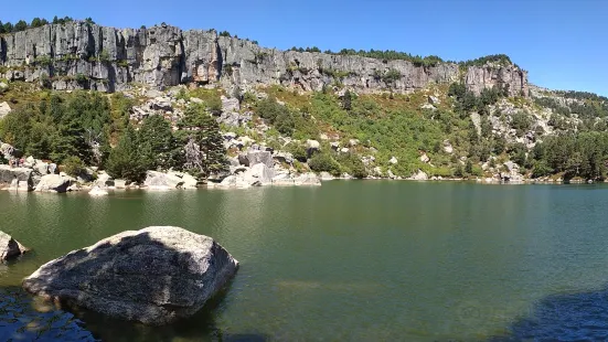 ネグラ湖