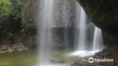 Tsukimachi Waterfall