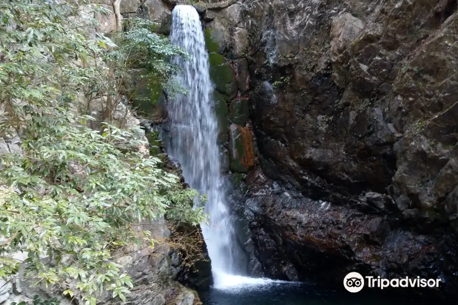 Tsuzumiga Falls