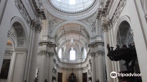 Cathedral de St-Aubain (St. Aubain Cathedral)