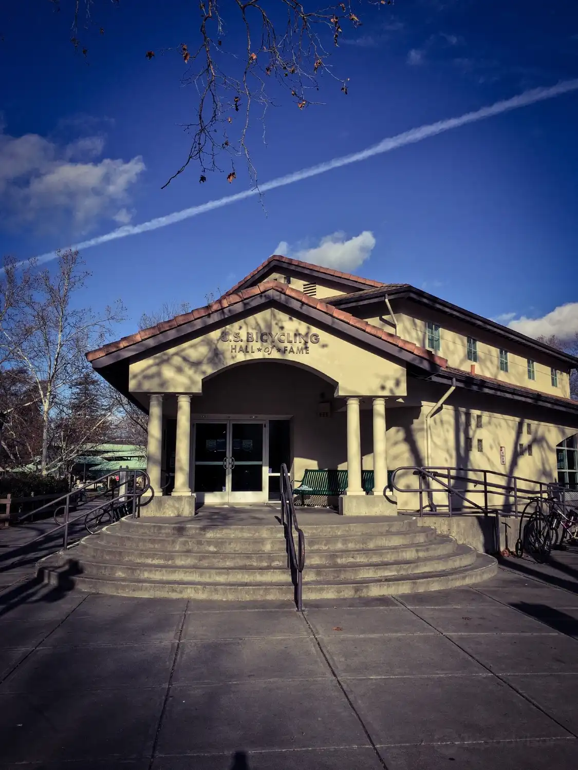 Hotel dekat United States Bicycling Hall of Fame