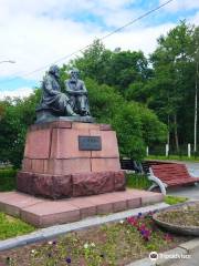 Karl Marks and Fridrikh Engels Monument