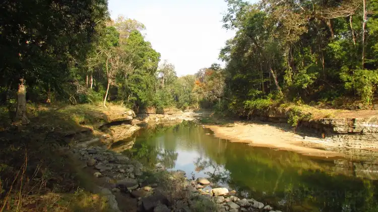 Hotels near Htan Taw Lake