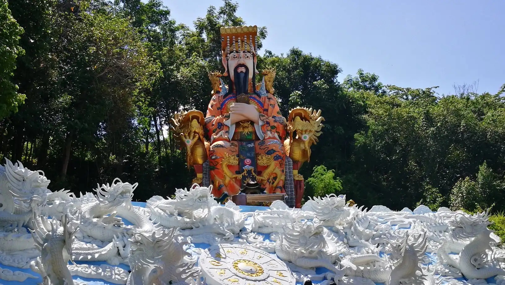 ハートヤイ公園周辺のホテル