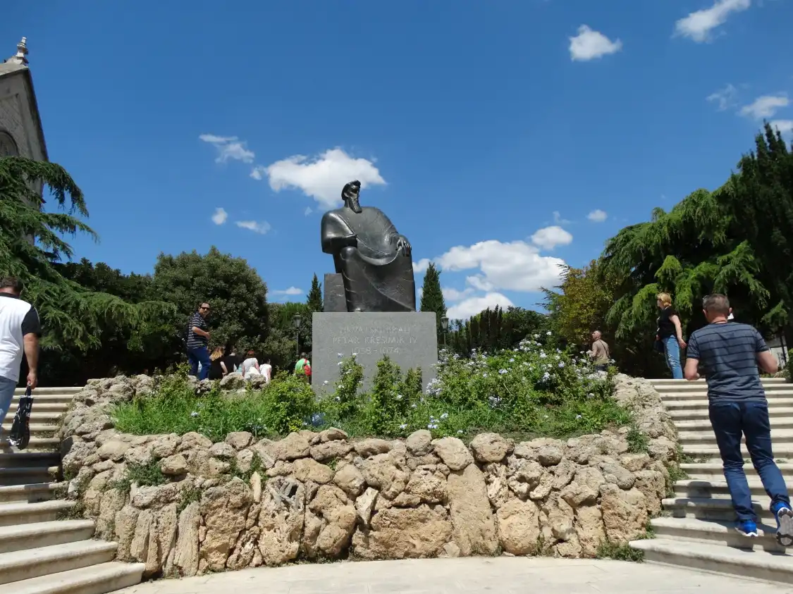 Hotels near Monument to Croatian King Petru Krešimiru IV