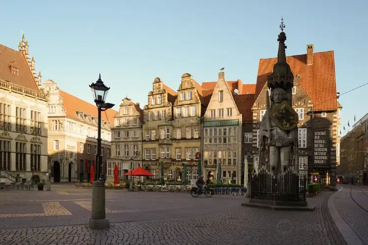Hotels near Rolandsstatue