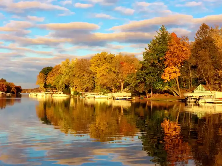Hotels in Okauchee Lake