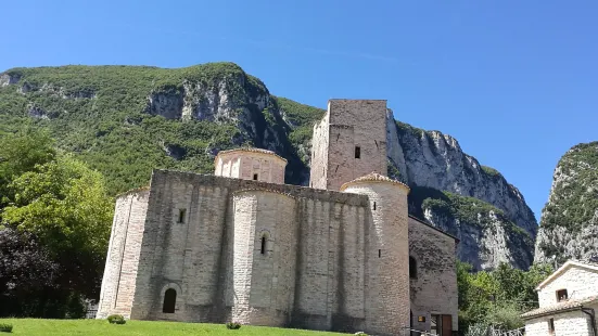 Abbazia di San Vittore delle Chiuse