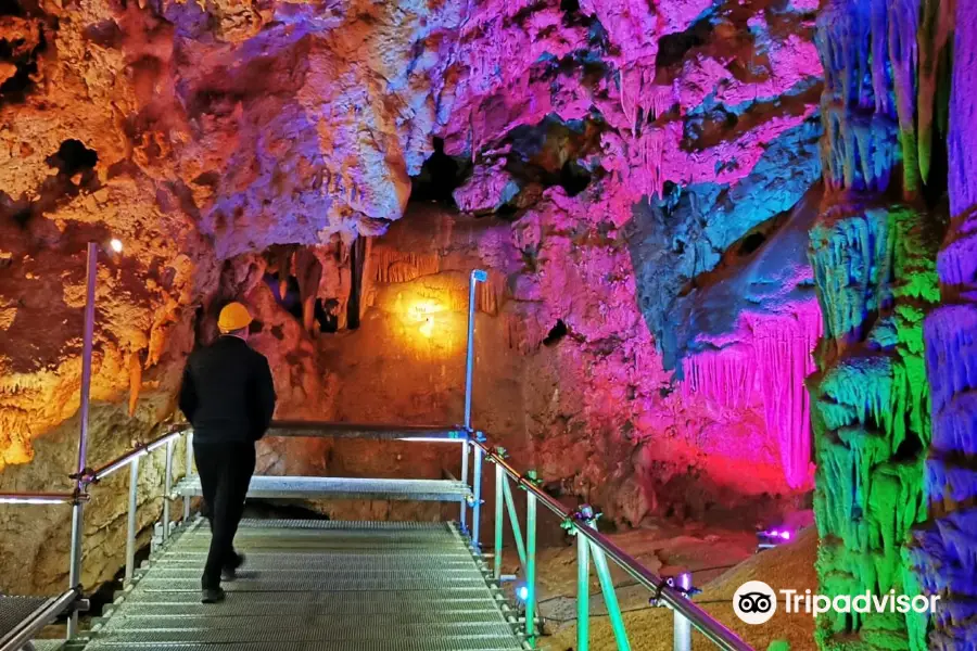 Venetsa Cave