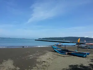 Teluk Penyu Beach