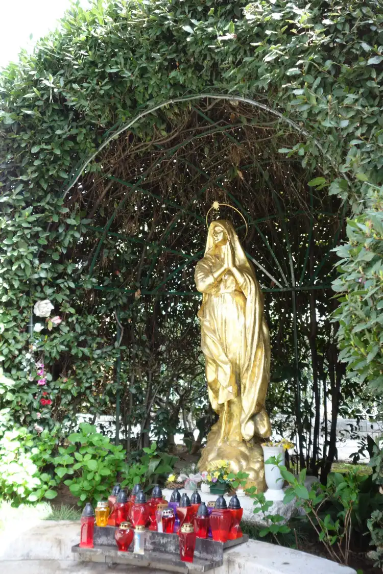 Hotels near Madonna del Mare Statue