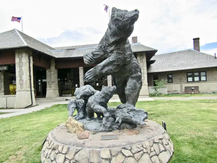 Các khách sạn gần Yellowstone Historic Center
