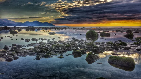 Dinas Dinlle Beach