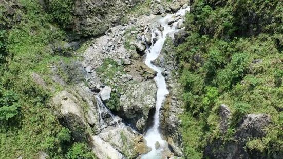 Shuanglong (Double Dragon) Waterfall