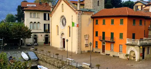 Hotels in Torno