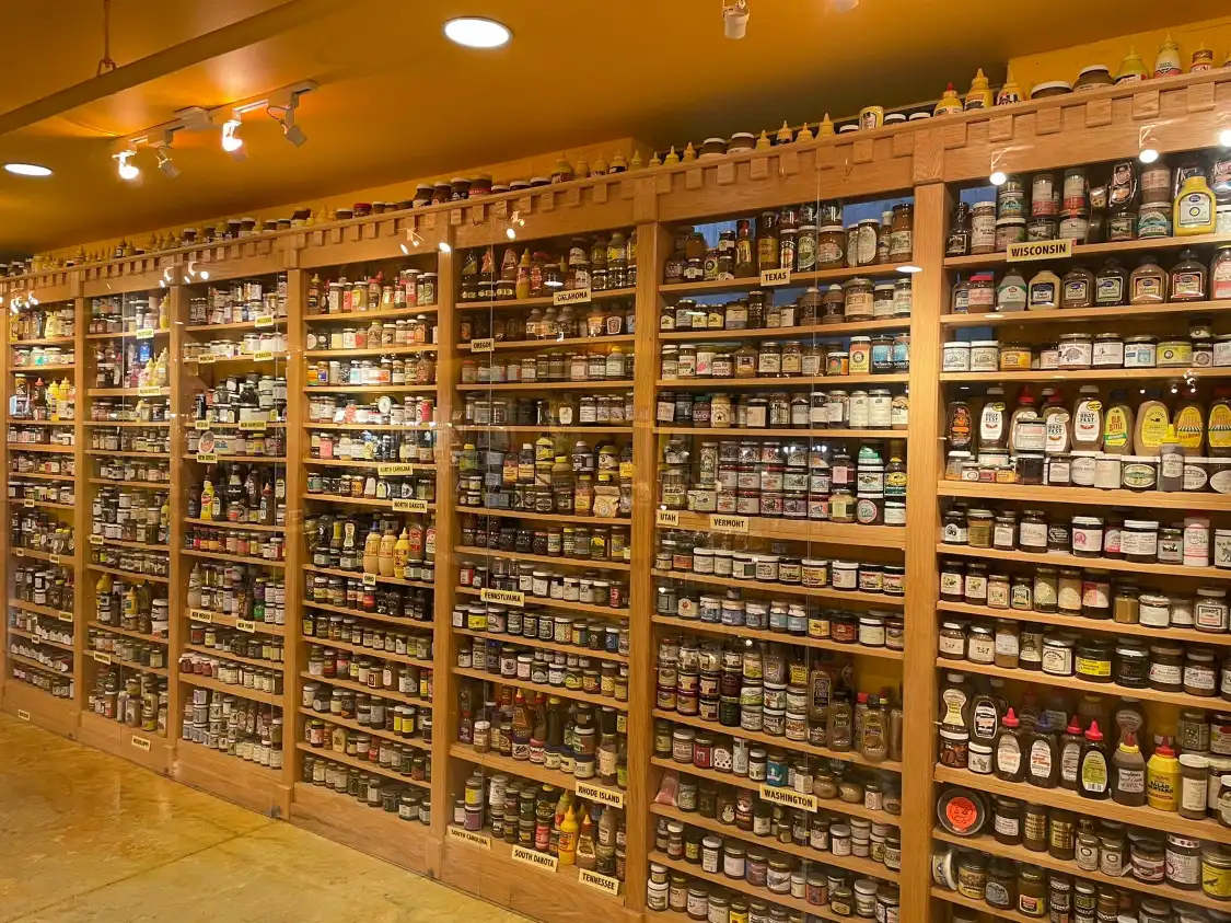 National Mustard Museum 주변 호텔