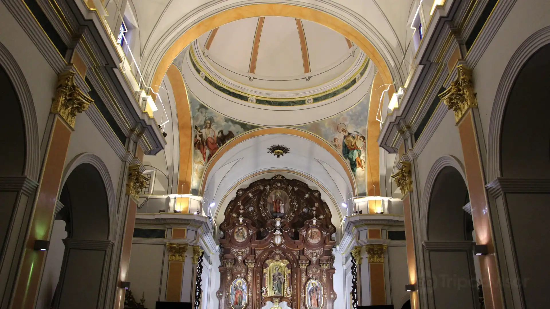 Hoteles cerca de Iglesia de San Jaime y Santa Ana