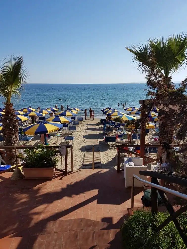 Hotels near Giardino Beach