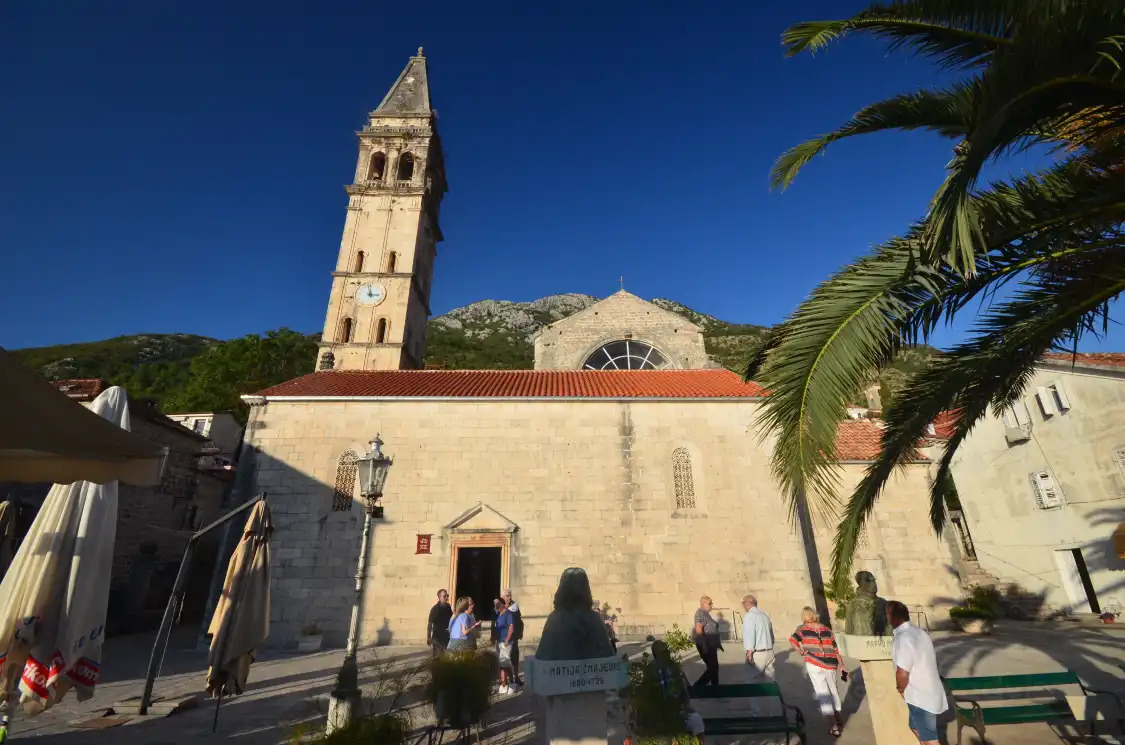 Hotels near St. Anthony's Church