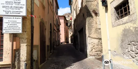Via dell'Aquila Romana
