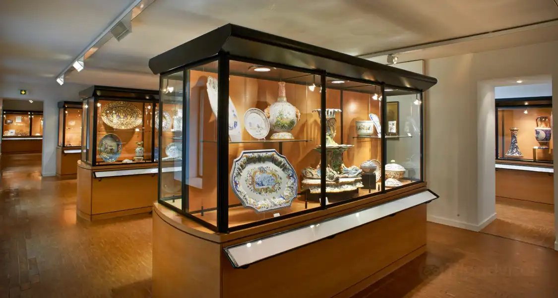 Hotels near Museum of Quimper Pottery