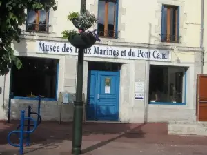 Le Musee des Deux Marines et du Pont-Canal