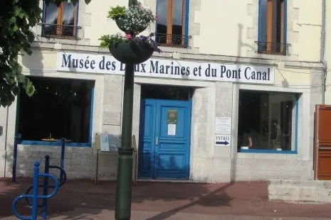 Le Musee des Deux Marines et du Pont-Canal