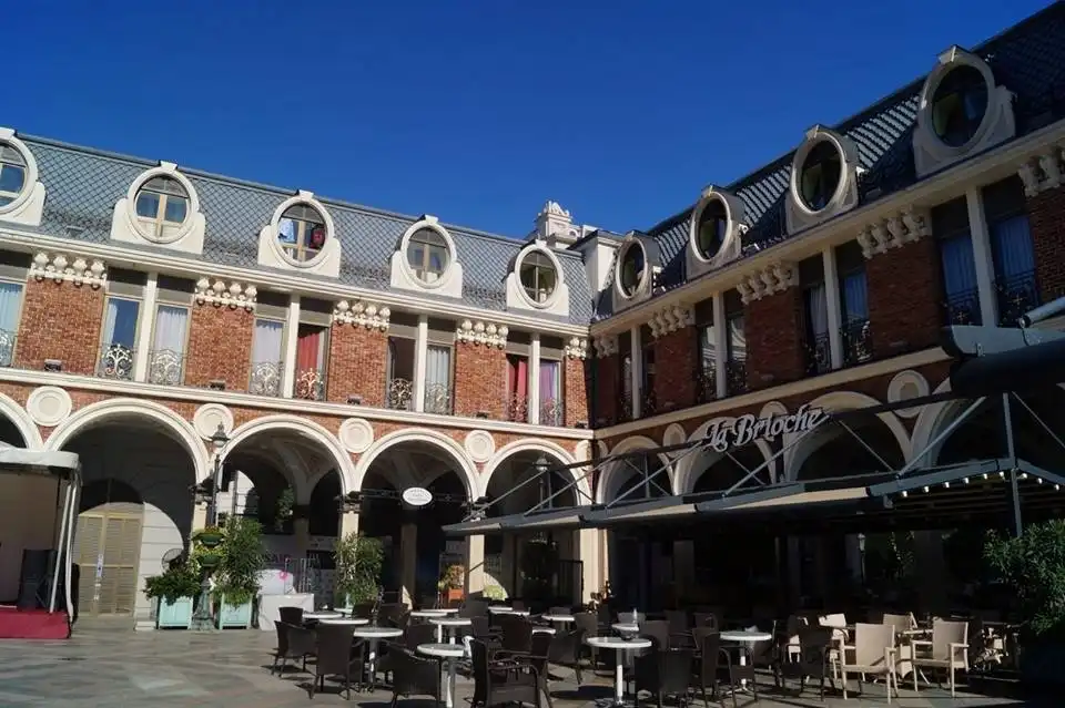 Hotels near Piazza Square
