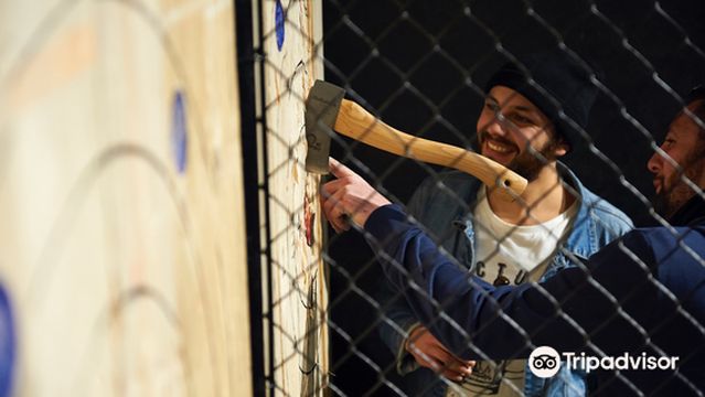 WoodCutter Brussels - Urban Axe Throwing