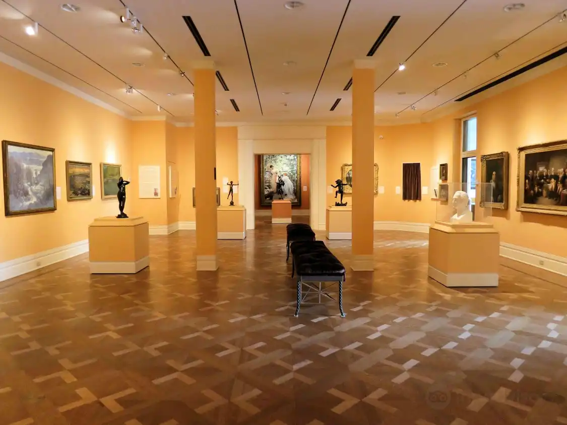 Hotels near Swope Art Museum