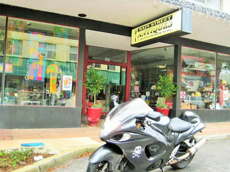 Hotels near Main Street Antiques