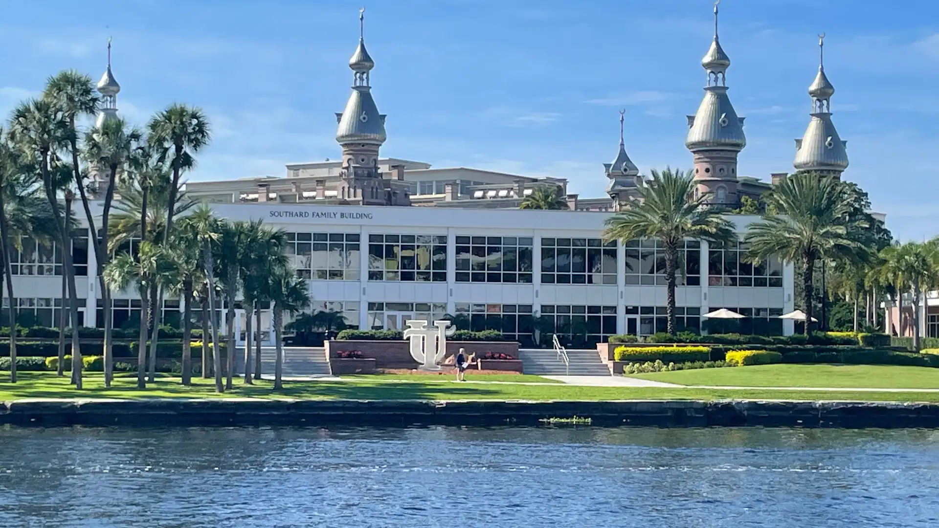 Hotels near Tampa Riverwalk