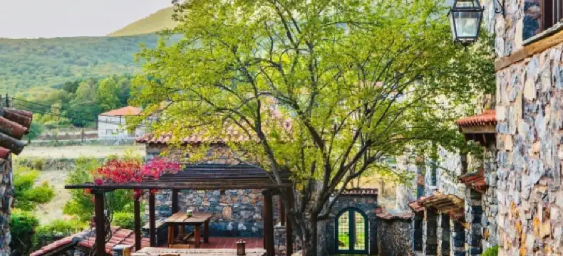 Hotels in Palaios Agios Athanasios