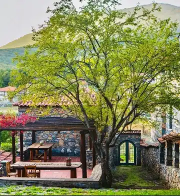 Hotels in Palaios Agios Athanasios