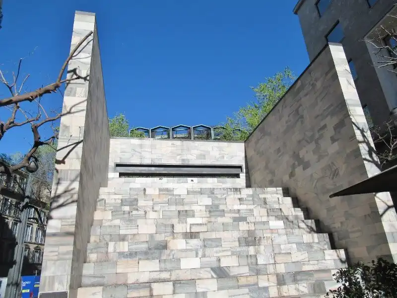 Hotel in zona Monumento a Sandro Pertini