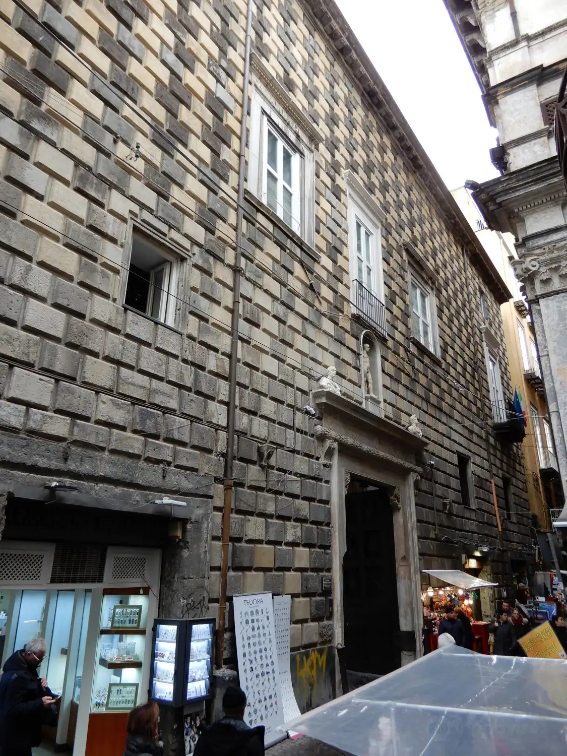 Hotel in zona Palazzo Diomede Carafa (detto Palazzo della Testa di Cavallo)