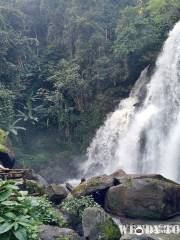 Pha Dok Seaw Waterfall