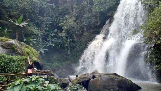 Pha Dok Seaw Waterfall