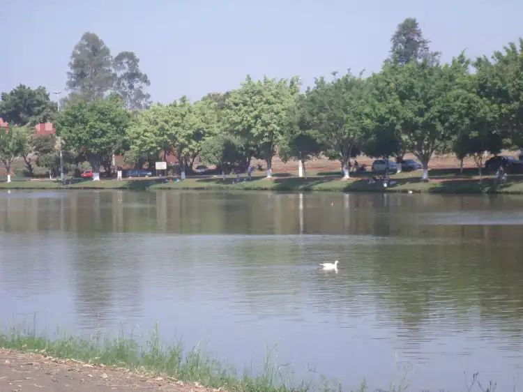 Các khách sạn gần Cabrinha Lake