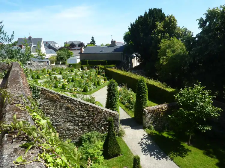Hotels in Sainte-Gemme-sur-Loire