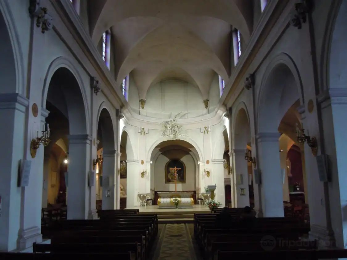 Hotels near Eglise Sainte Genevieve