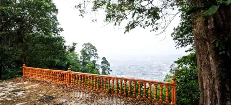 Hotels near Darul Makmur Stadium