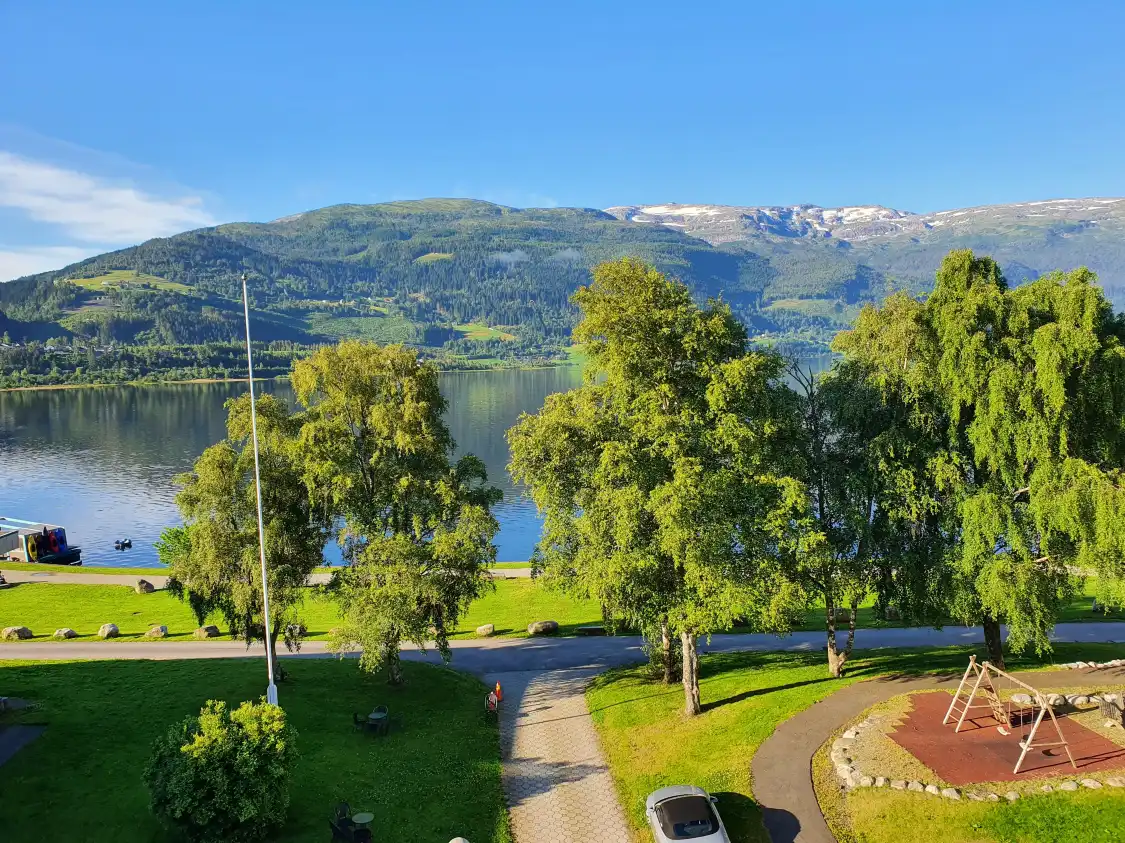 Hotels near Vangsvatnet