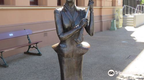 Mary Poppins Statue