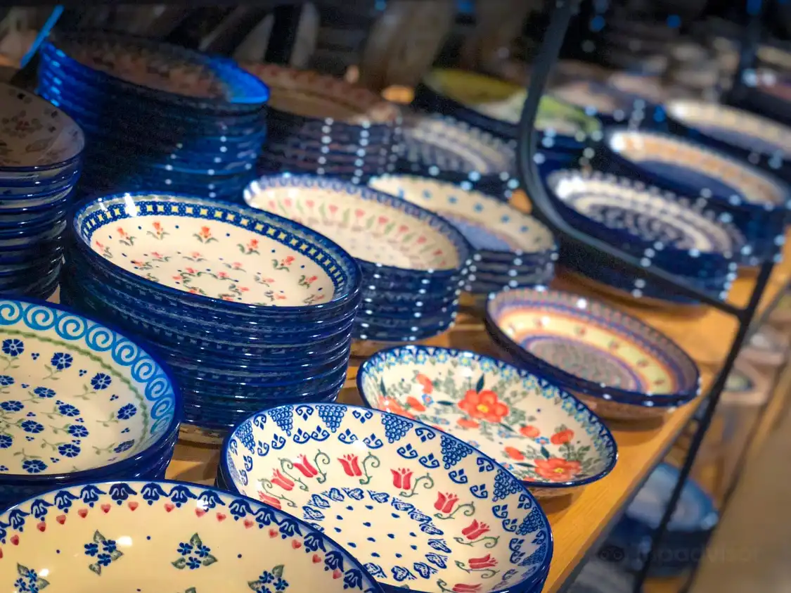 Hotels near Polmedia Polish Pottery