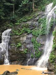 タマラウ滝