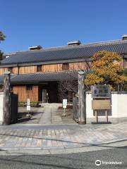 神戸・灘「昔の酒蔵」沢の鶴資料館