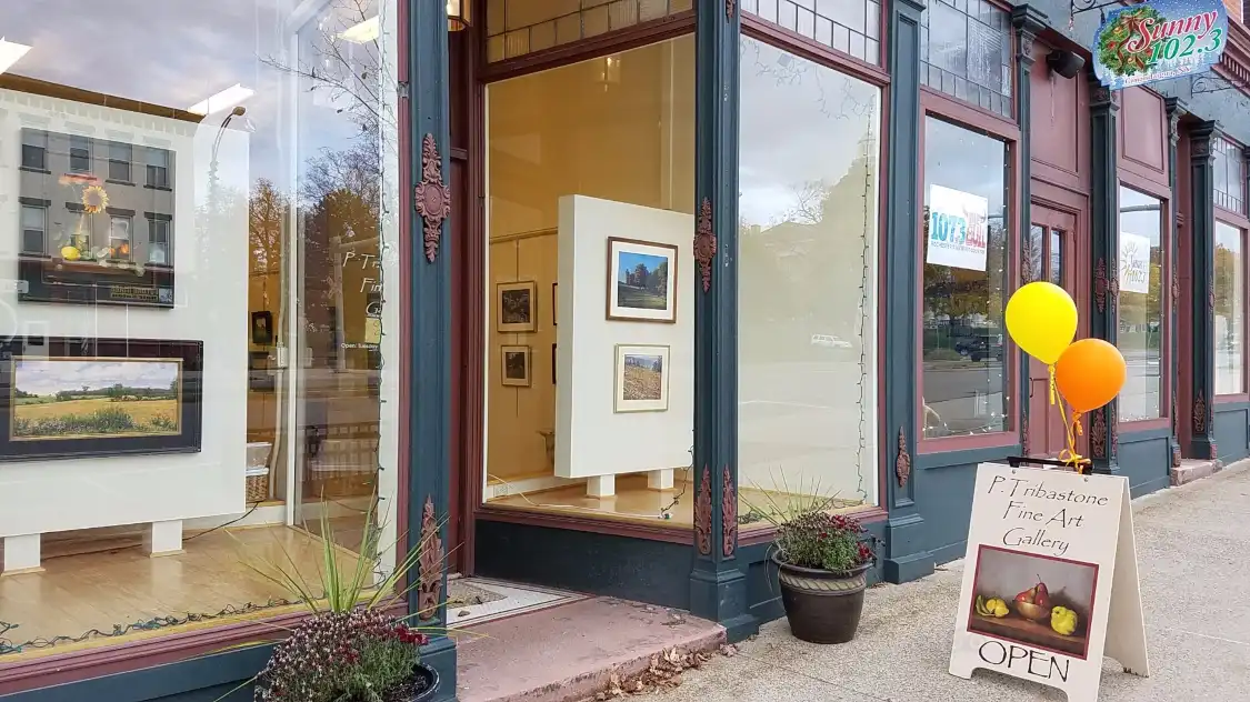P. Tribastone Fine Art Gallery附近的飯店
