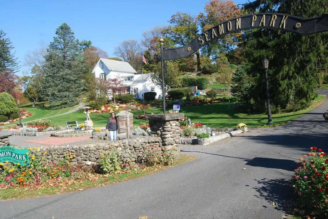 Hotels near Seamon Park