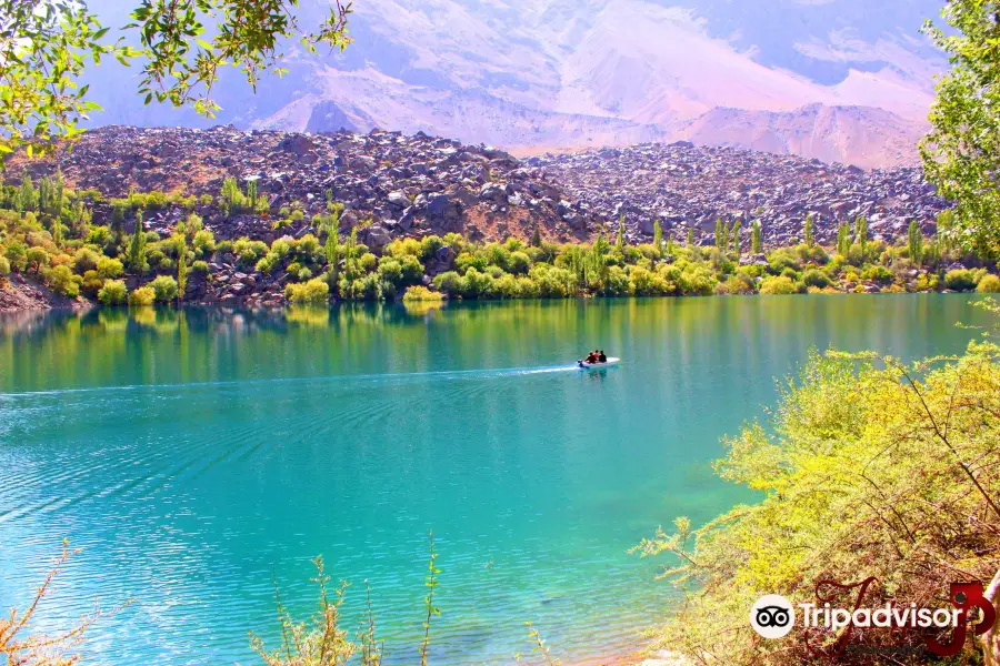 Upper Kachura Lake